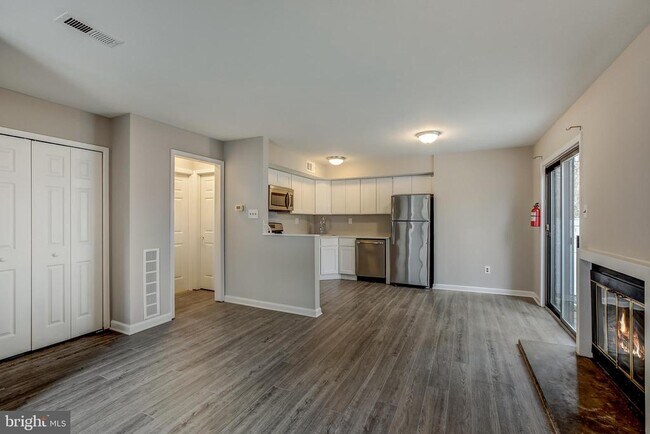 Photo - 1105 Berwyck Ct