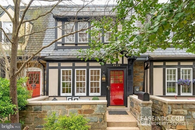 Building Photo - 4434 Reservoir Rd NW