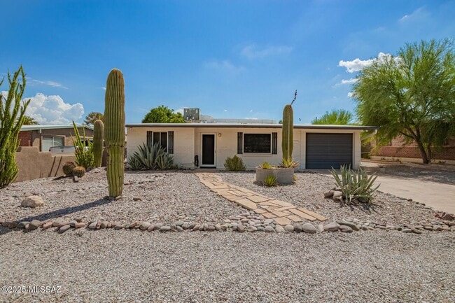 Photo - Charming 3bed/2 bath home located in the heart of Tucson, just minutes from the University of Ari...
