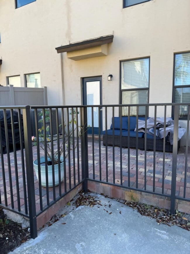 Photo - 2877 Bard St