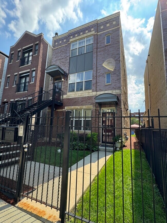 Building Photo - 2155 W Warren Blvd Unit 1 Rental
