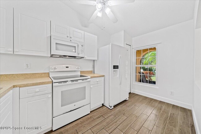 Photo - 890 Luminary Cir