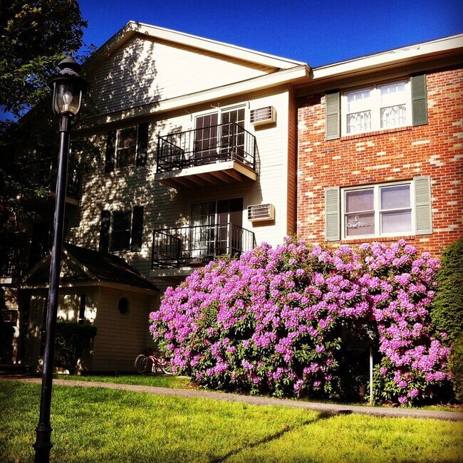 Photo - 3 Oak Hill Ln Unit Oak Hill