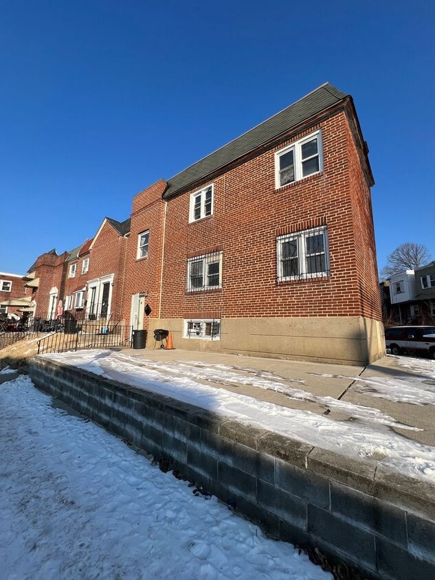 Photo - 1725 W Rockland St.