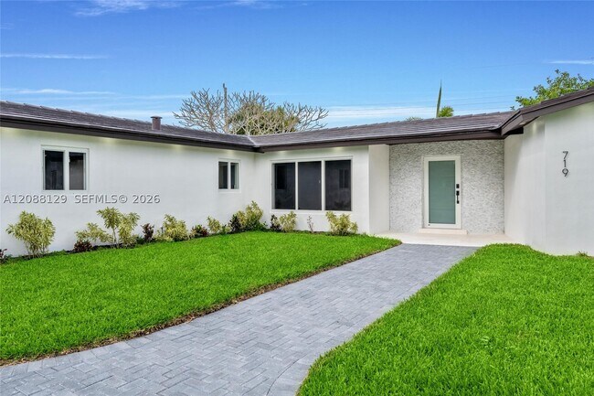 719 SW 25th Ave