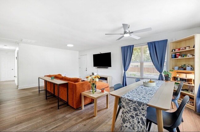 Living room/Dining room - 3801 Carroway St