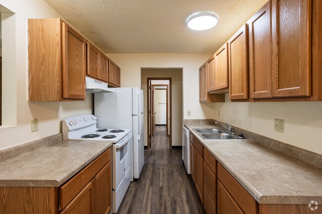 2BR, 1.5BA - 968SF - Kitchen