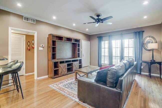 Photo - 4312 Bellaire Dr S