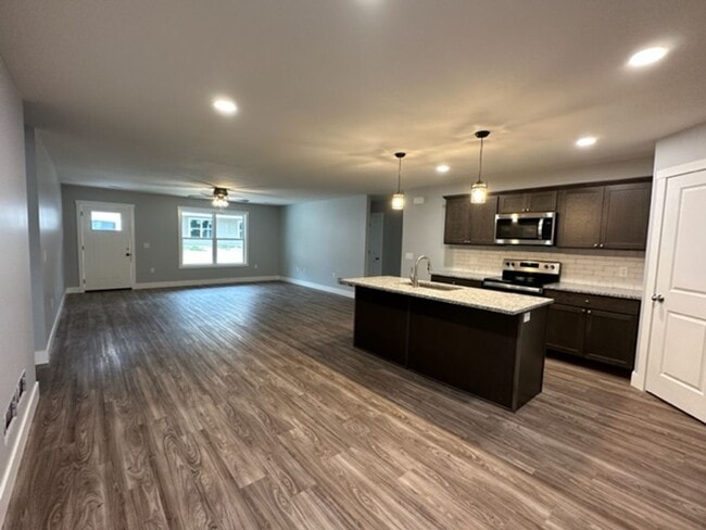 Photo - NEWER BUILD!! 3 Bed/ 2 Bath ~~ Open Floor Plan