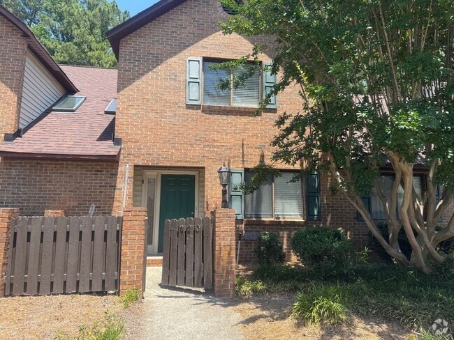 Building Photo - 220 Abbey Ln Rental