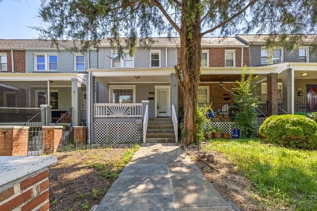 Photo - 329 18th Pl NE