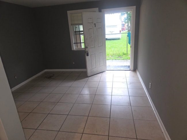 Building Photo - 1277 W 27th St Rental