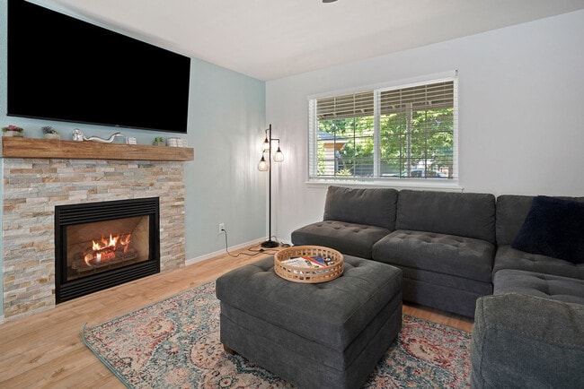 Building Photo - 923 NW 22nd Ct Unit ID1247341P Rental