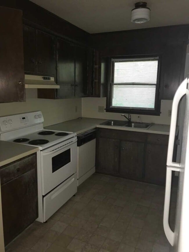 Photo - Charming 2 bed 2 bath duplex located in Newton