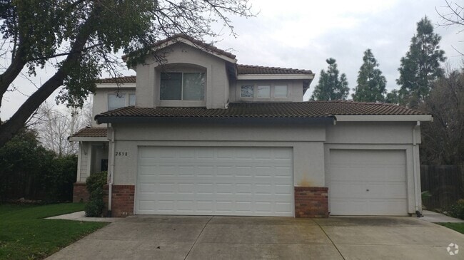 Building Photo - Great 4 bedroom East Davis home with large...
