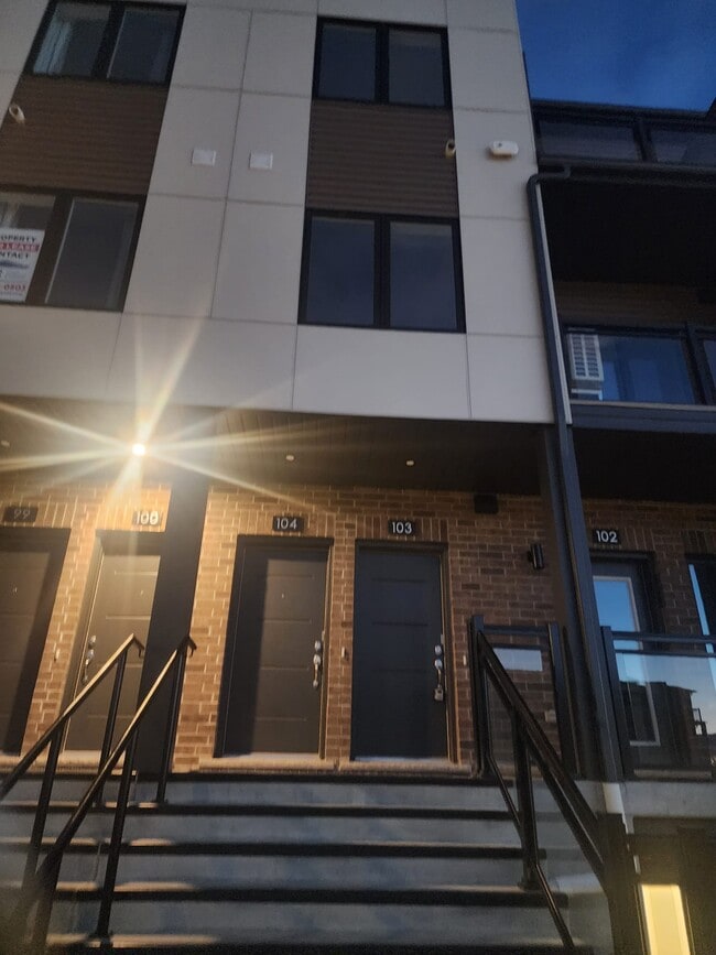 Photo - 940 St David St N