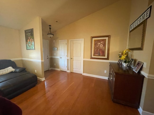 Photo - 879 Vandenburg Dr