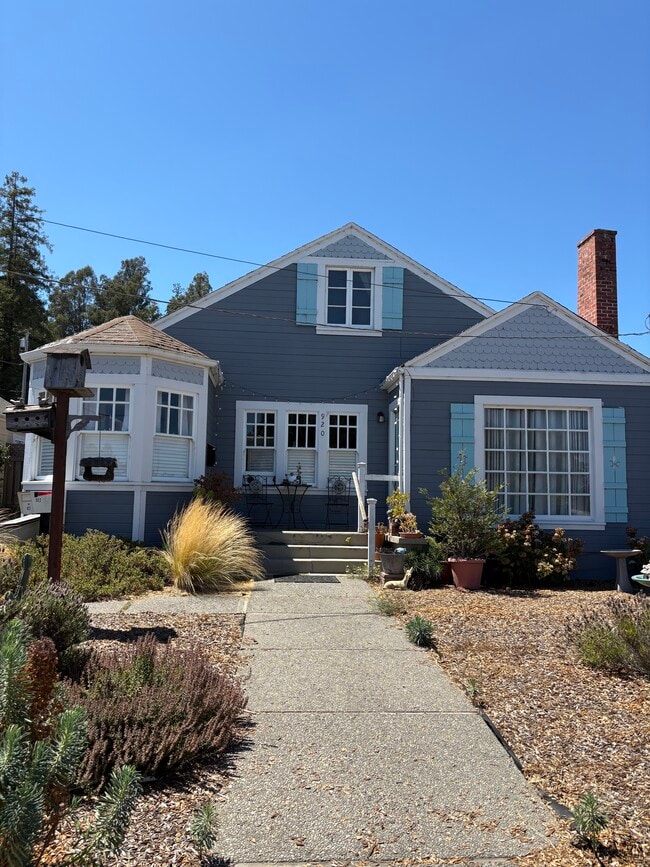 Front of house - 920 Gravenstein Ave Unit ApartmentB