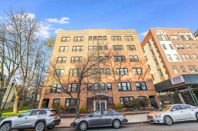 Building Photo - 7427 Boulevard East Unit 5