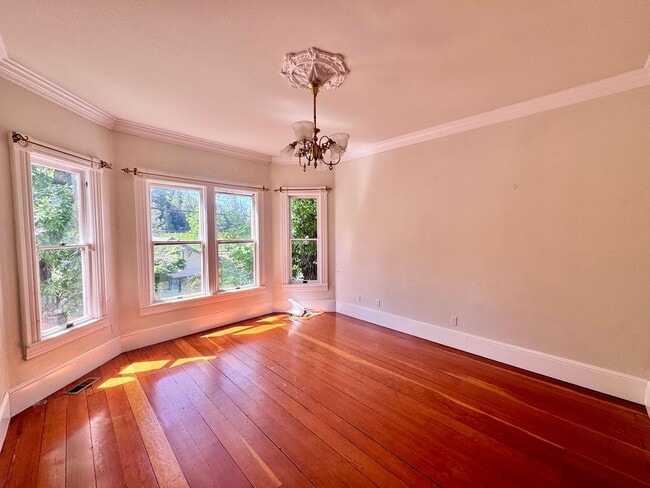 Building Photo - Victorian downtown Rental