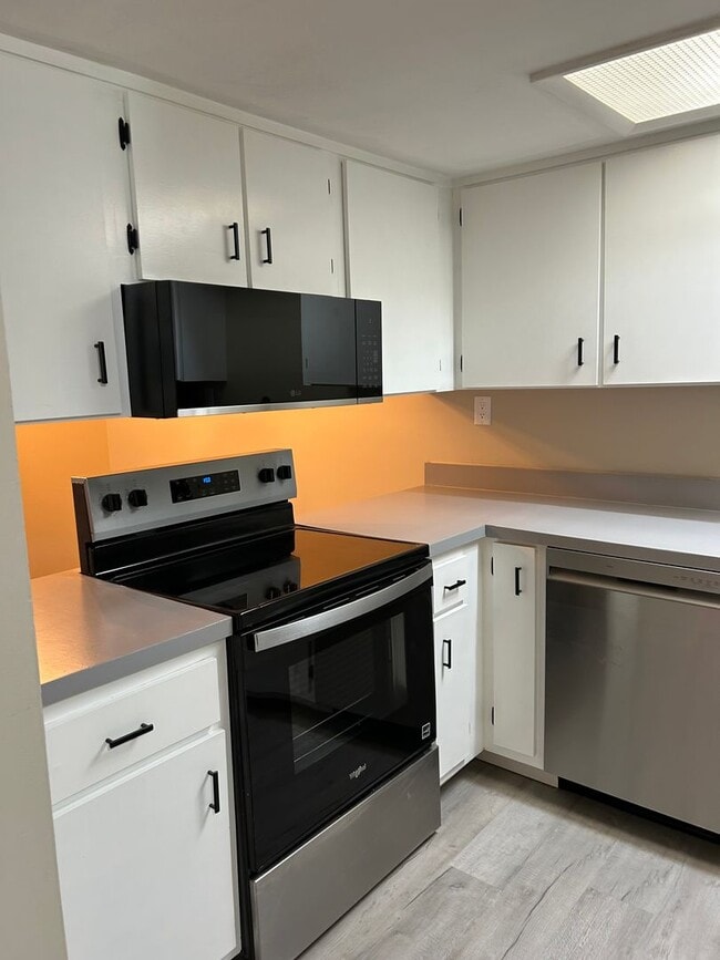 300 N Dewey St Unit 300 N Dewey Street, Apt 5