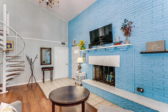 Photo - 1402 Via De Luna Dr