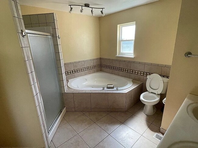 Photo - 5295 Dudley St