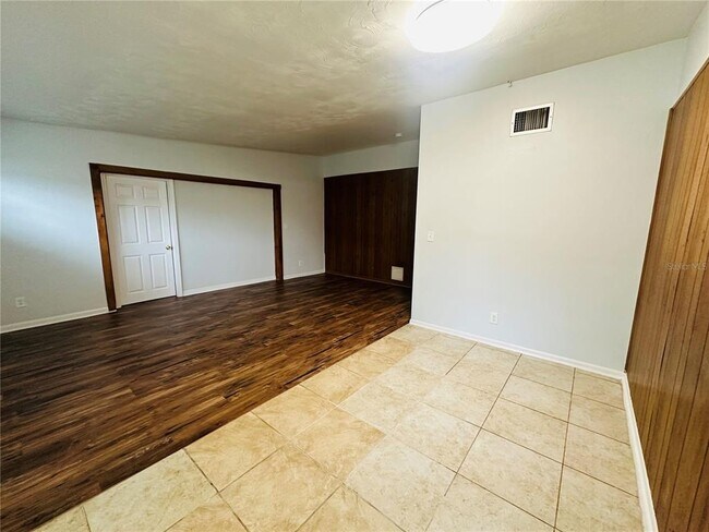 6033 Balboa Dr
