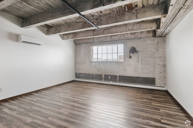2BR, 2BA - 1,115SF - Living Room
