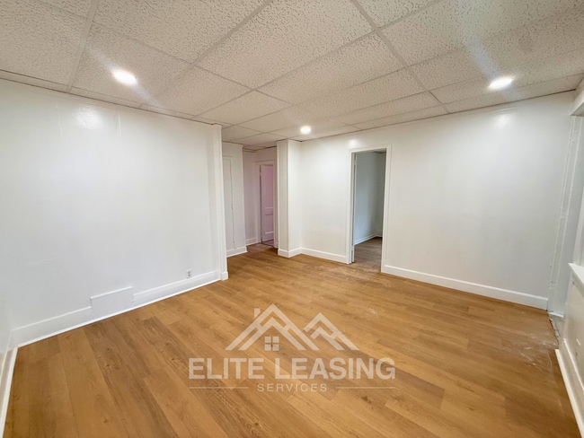 Building Photo - 1438 SW Van Buren St Unit 1