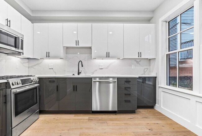 Photo - 35 Union Sq Unit #300 SMVL