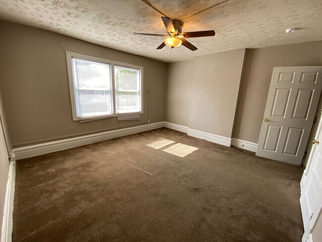 Photo - Hunter Ave 1438-1440 MLR Unit 1438