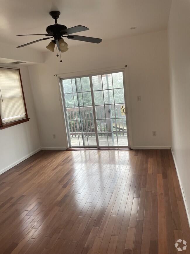 Building Photo - 2541 Grays Ferry Ave Unit 2 Rental
