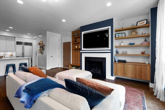 Photo - 2749 N Lakewood Ave Unit 2N