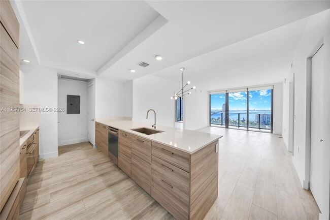 Building Photo - 121 NE 34th St Unit 1807