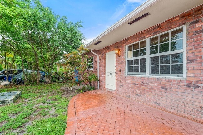 117 SW 4 Ave