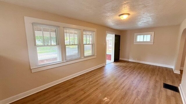 Photo - EAST SIDE FULLY RENOVATED 2 BEDROOM BUNGALOW AVAILABLE NOW!