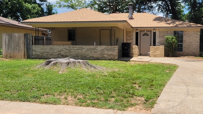 Building Photo - 4909 Dahlia Dr