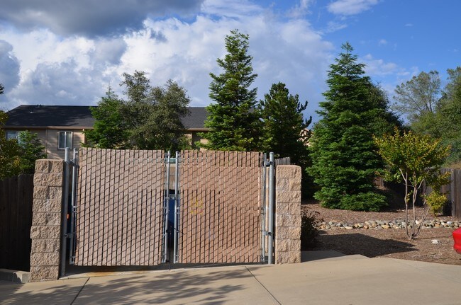 Photo - 634 Pearl Pl