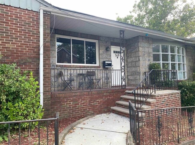 Building Photo - 132 Nelson Ave Unit 2