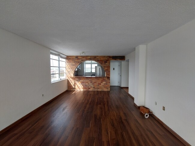 Open arched kitchen - 8000 Harding Ave Unit 6A