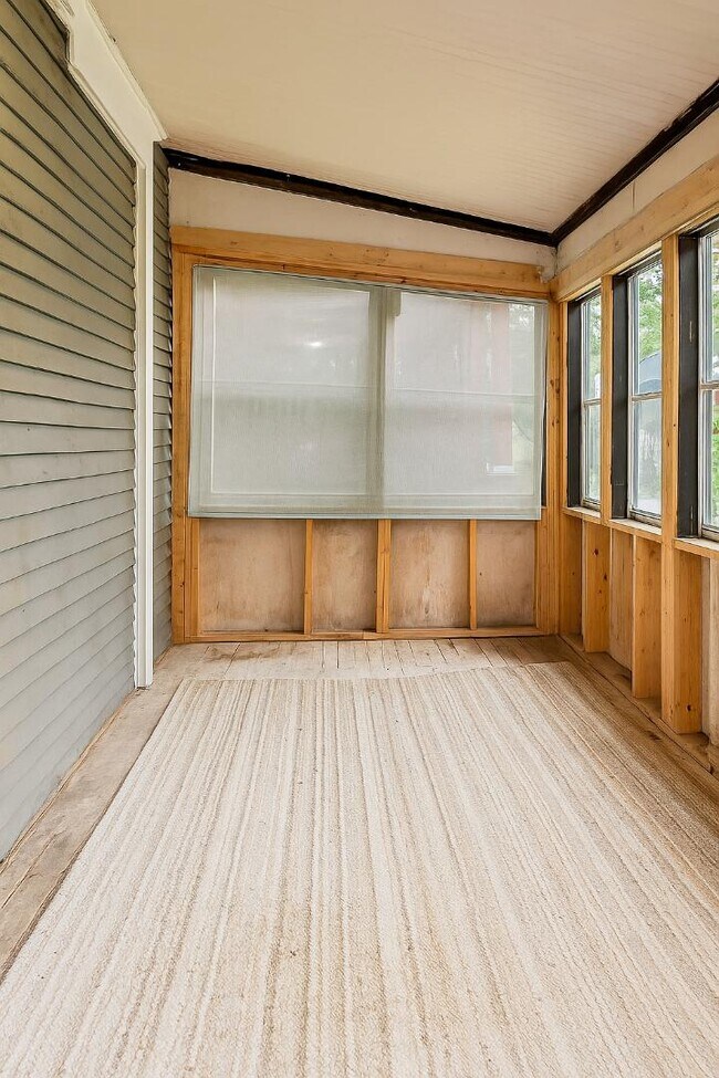 Photo - 409 Rowland St