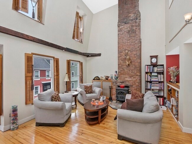 Photo - 50 Green St Unit B