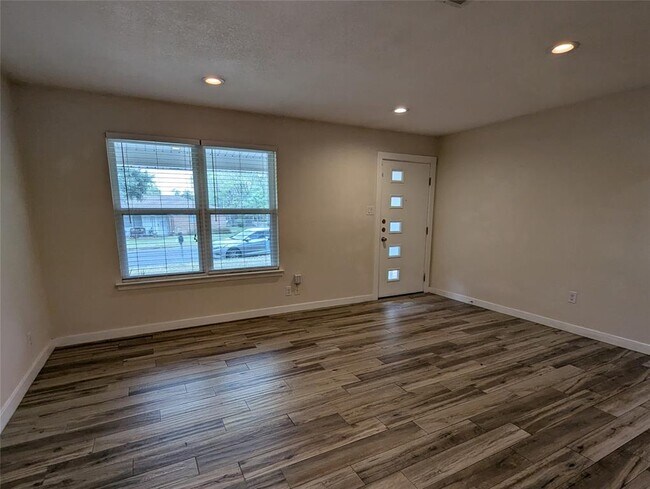 Photo - 11308 Hilltop St