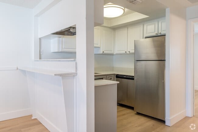 1BD, 1BA - 589SF - Kitchen