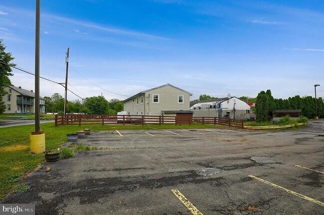 1500 Wilson Ave Unit 1st Floor