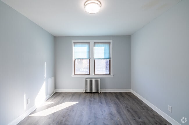 2BR, 1BA - 670SF - Primary Bedroom