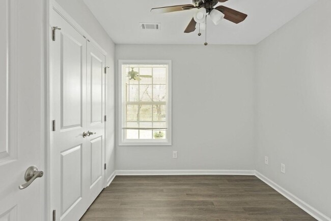 Photo - 855 Dodge St S E