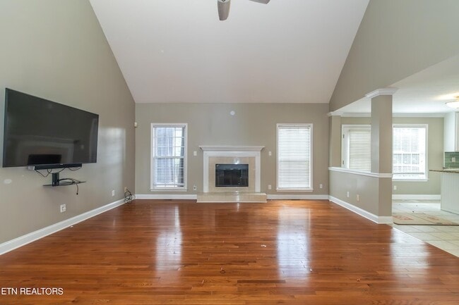 Photo - 1100 Winterberry Ln