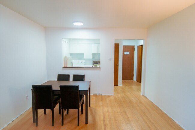 Photo - 1925 Nelson St. Unit 208